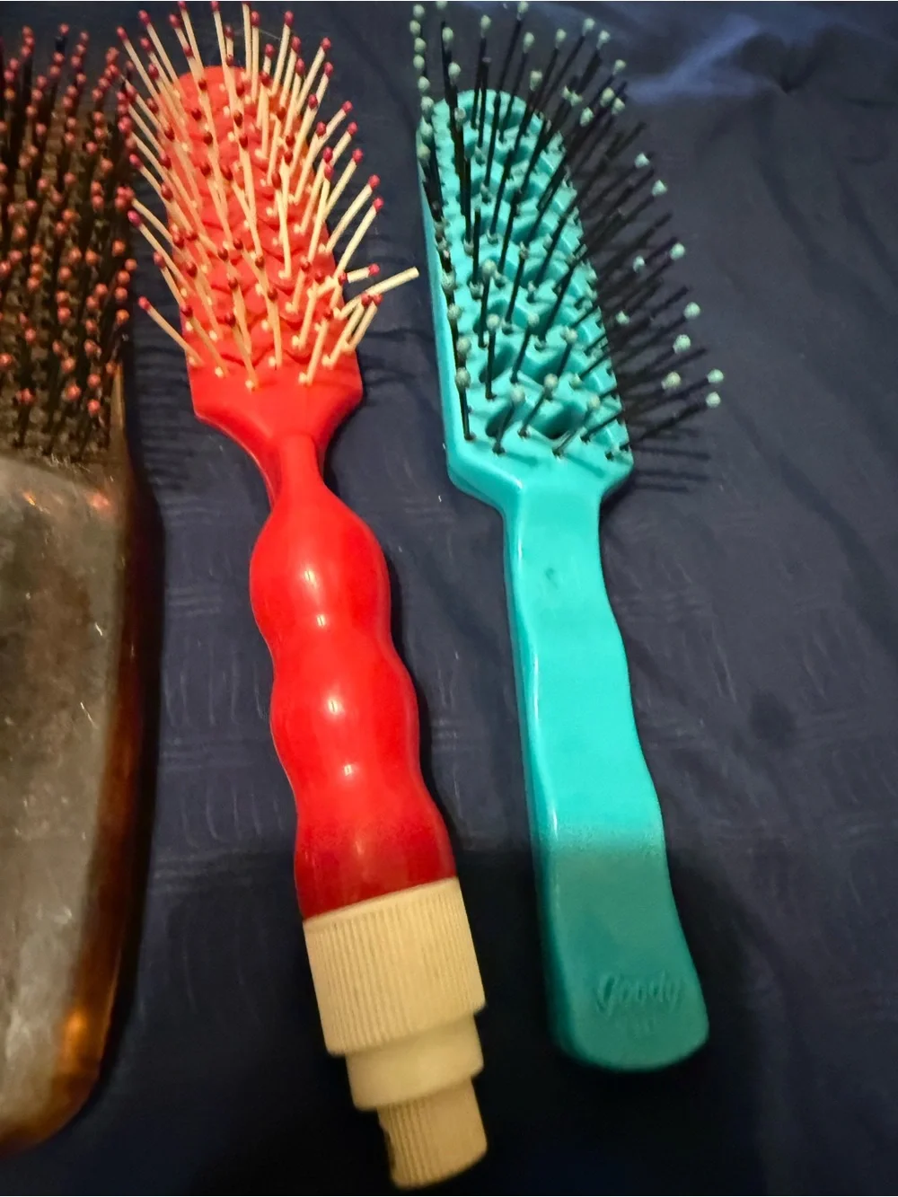 Lot of 7 Vintage 90s Hair Brush Lot of 7 Avon goody and more  see pics
